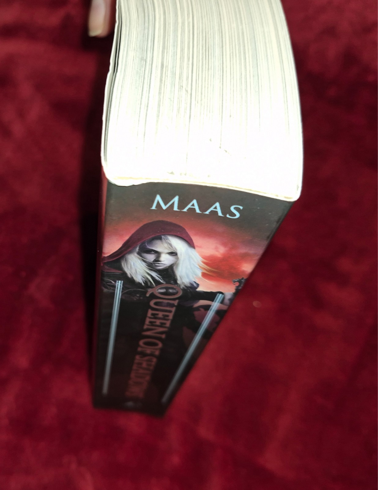 Throne of Glass QUEEN OF SHADOWS PAPERBACK Sarah J Maas YA FANTASY oop cover