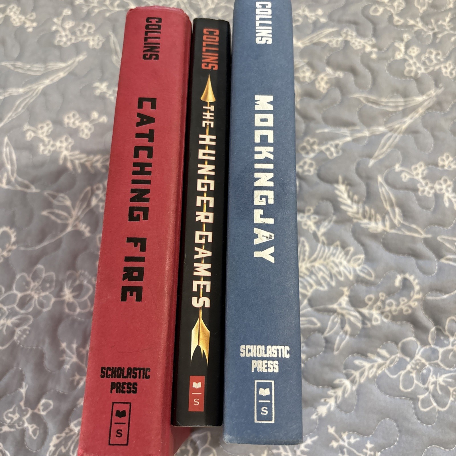 The Hunger Games Trilogy Suzanne Collins 2 Hardcover And 1 Paperback
