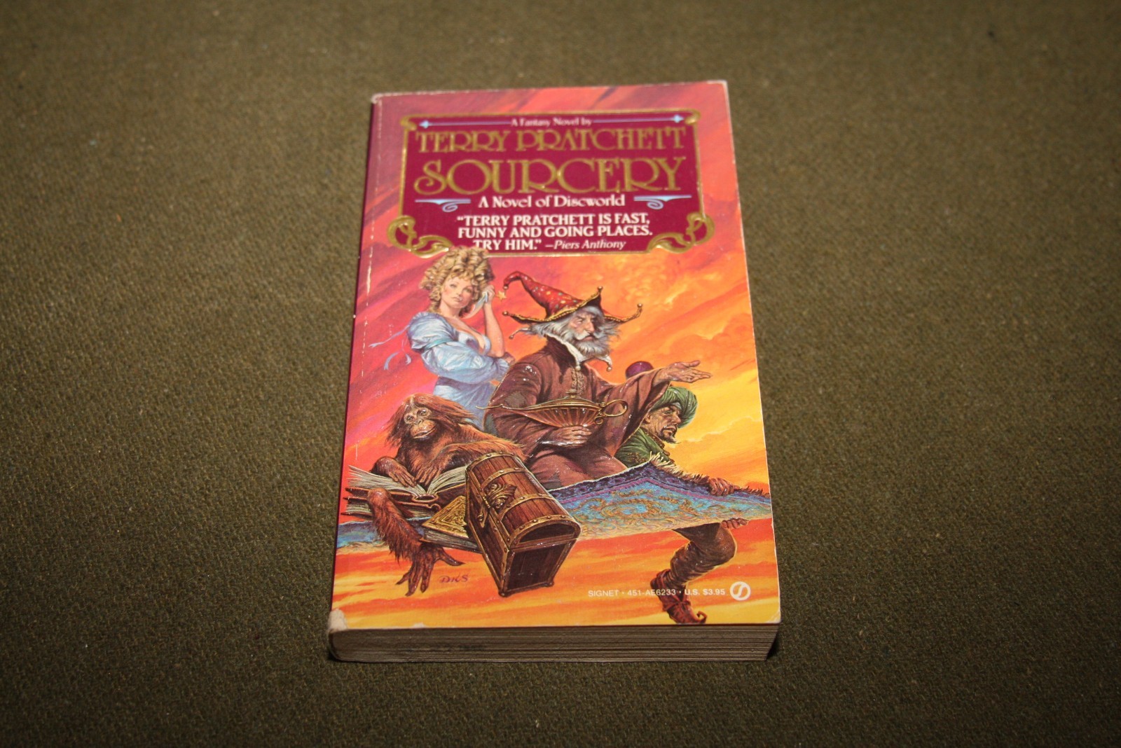Sourcery by Terry Pratchett 1989 PB 1st Print Signet Fantasy w/ Embossed Cover